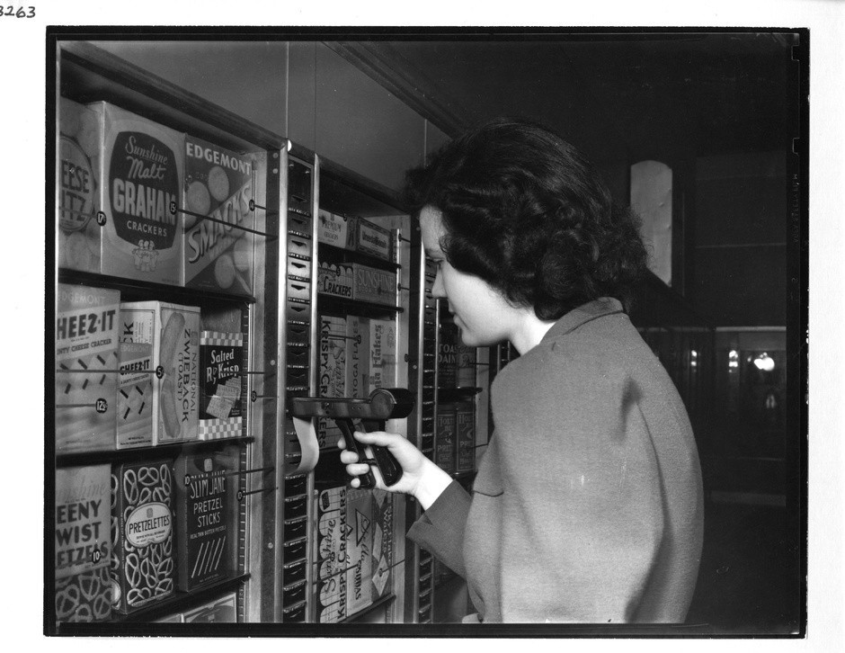 Black and white photo of a woman shopping at Keedoozle